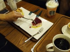 坚果派对风味酸奶慕斯蛋糕-星巴克(深圳龙岗星河时代店)
