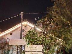 -百里峡七彩艺术小镇