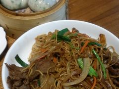 巴扎牛肉炒旦面-巴扎美食·新疆菜·西域歌舞表演餐厅(新疆大厦店)