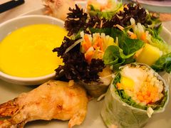 酥炸老虎虾香芒米纸卷配榴莲汁-CHINCHIN 青青·泰国料理(万象食家店)