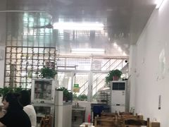 大堂-正宗普宁豆干坊·洪记砂锅粥(红领巾路店)