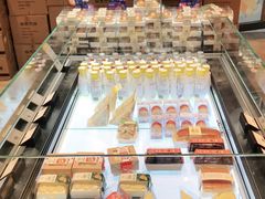 面包甜点陈列柜-皇冠幸福里动物奶油生日蛋糕(万达店)