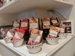 零售区-星巴克臻选(广州沙面店)