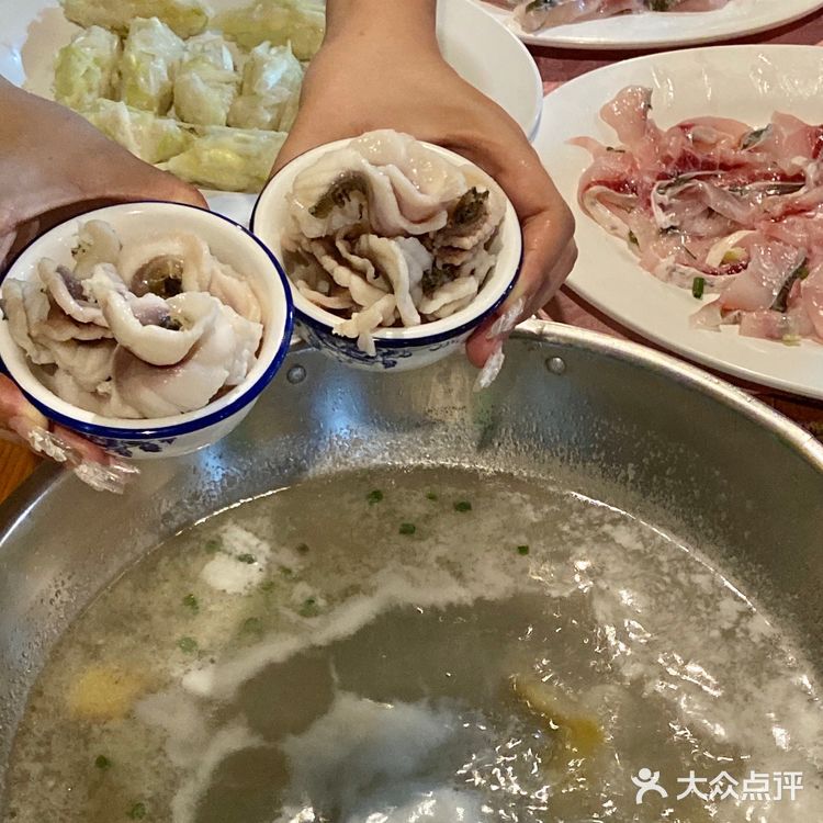 怎么回事呀？这家中山脆肉鲩火锅挤满了游客！！