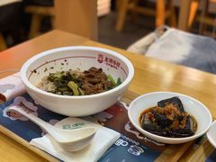 -呷佬·长沙手工米粉(金沙江路店)