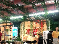 大堂-二厨·吊桥小院·脆皮烧鸡公·本地农家菜(沿江西路店)