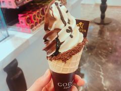 双色冰淇淋甜筒-GODIVA(月星环球港店)