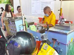-詹爷爷乌节路街头冰淇淋