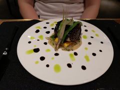 盘煎银鳕鱼配黑橄榄酱汁-AZUL by FUEL蓝色·法式酒馆(琶醍店)