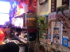 -爆炸头阿姨小四川正宗川味小吃(无任何分店)