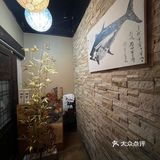 其实就是在香榭丽舍里面2楼，靠近浙江中路这个头