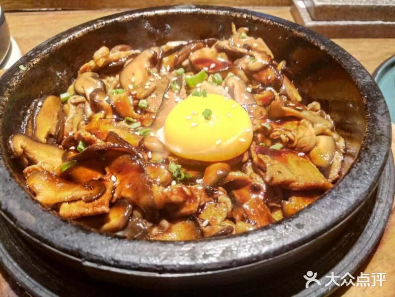 鳗鱼手握，鳗鱼非常新鲜，感觉吃完唇齿留香
