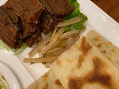 烙饼卷带鱼-北平小馆·烤鸭·家常菜(磨房北里店)