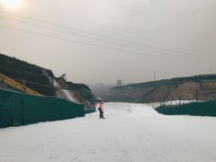 -采薇庄园四季滑雪场