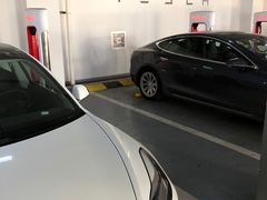 -TESLA 特斯拉(上海太古汇体验店)