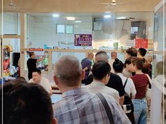 等位区-秦豫肉夹馍(骡马市总店)