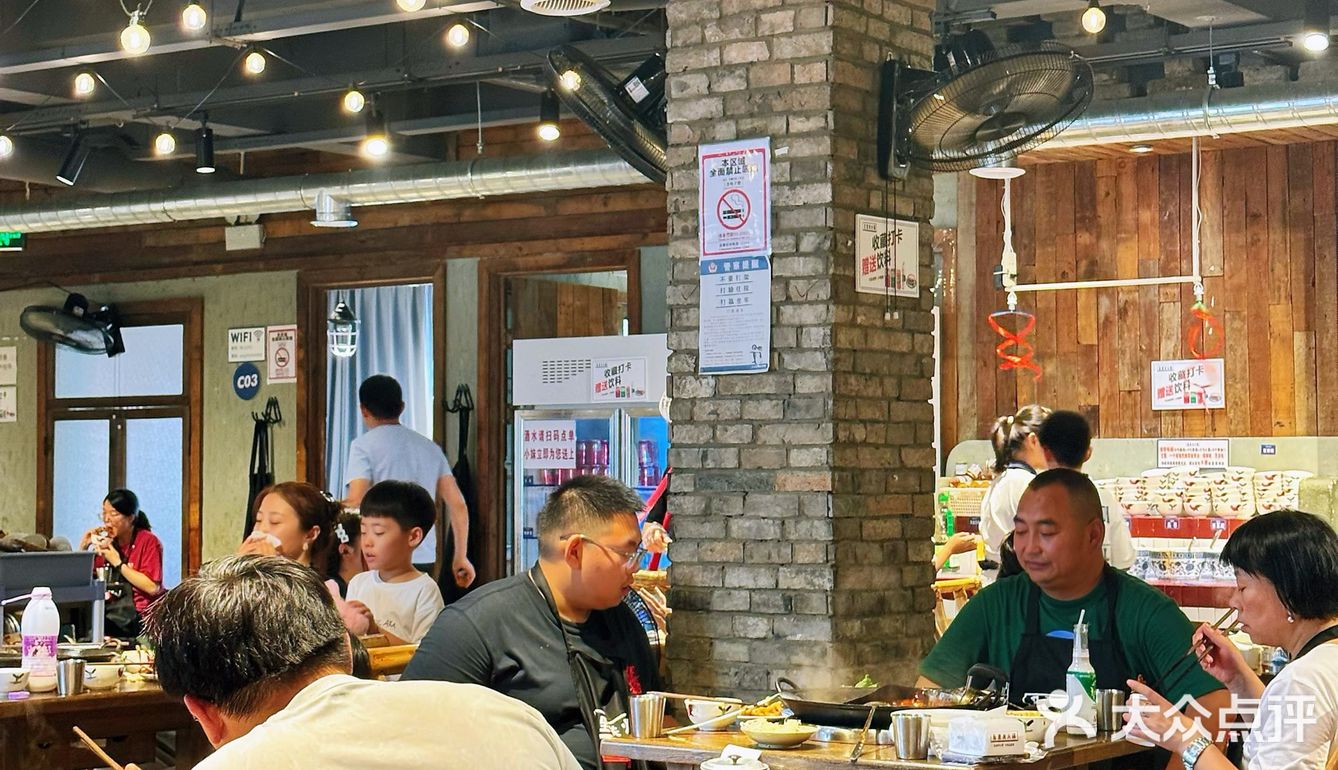 成都必吃榜：五里关火锅，奎星楼的辣味传奇！