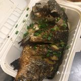 烤鲫鱼都是现杀的！超新鲜，鱼肉甜甜的一点也不腥