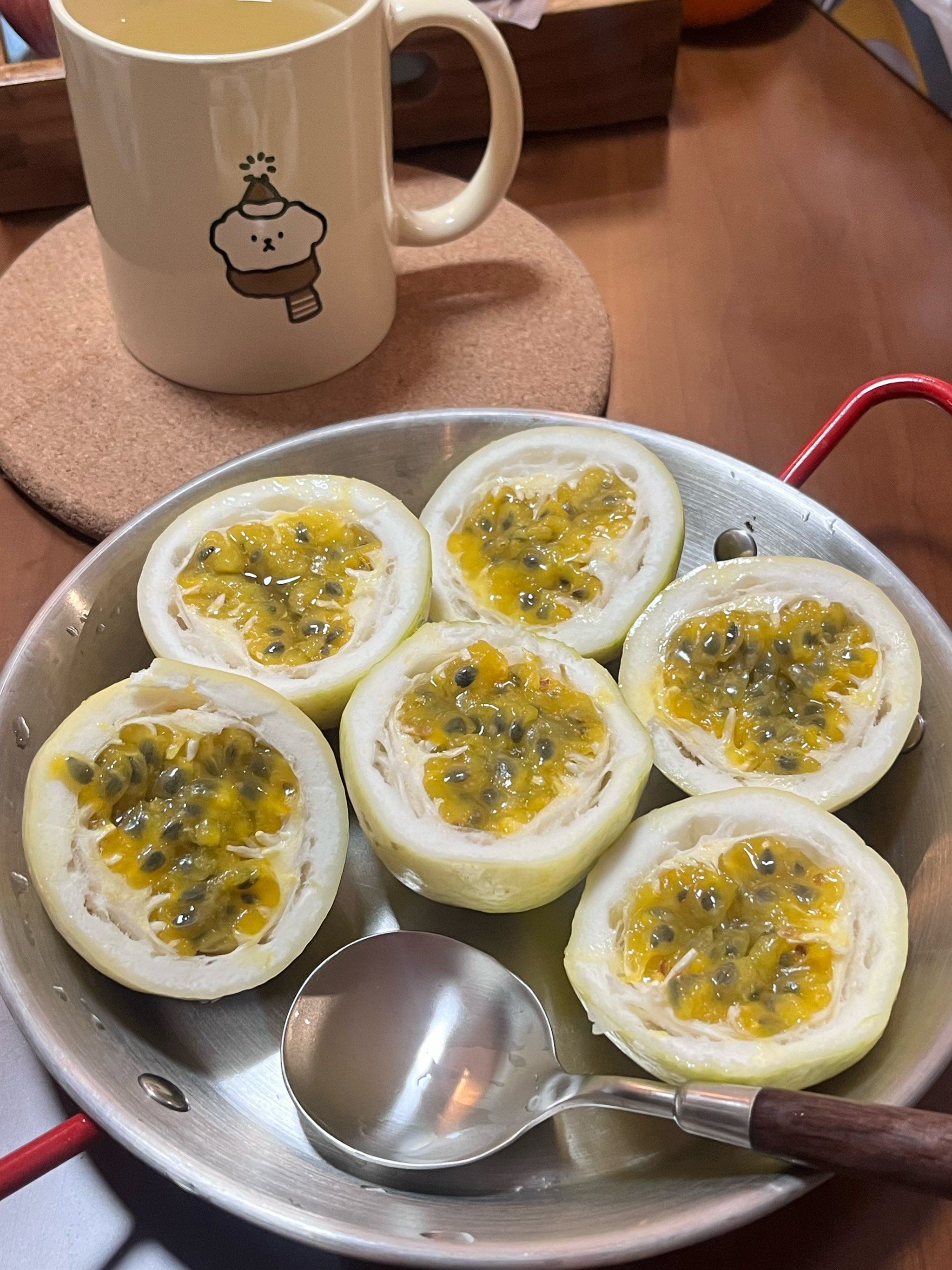 太喜欢这样切开之后大口大口吃百香果啦,一点都不酸甜甜的超级可口