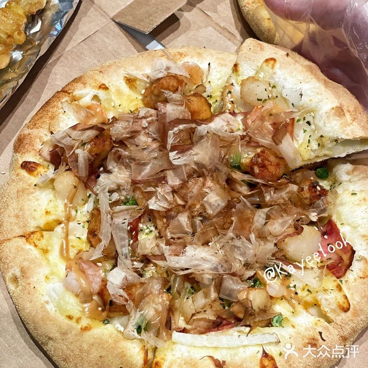 我从英国吃到深圳的达美乐最近买一送一啦🥰