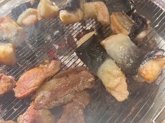 -围炉肉舍•炭烤活鳗•丹东海鲜烤肉(步行街店)