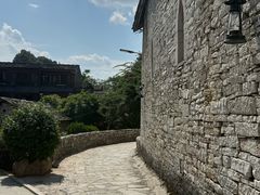 -高荡千年布依古寨旅游景区