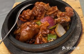 Stone-Braised Pork Trotter with Flavorful Sauce