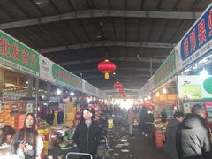 -上海龙吴水胜海发市场