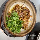 摸愚家的砂锅菜是我们一致认为的一家，毕竟砂锅炖的菜更香