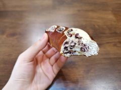 红豆碱水面包-天井·丑面包搭咖啡