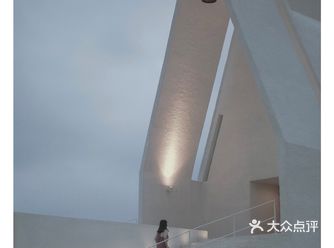 阿那亚｜晨暮4时，我一个人走向礼堂