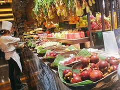 -雍容荟帝王蟹活龙虾展台自助(IFS黑金店)