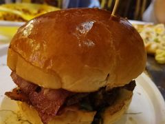 双层牛肉芝士汉堡-The Rug Cafe(王府中环店)