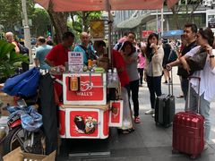 -詹爷爷乌节路街头冰淇淋