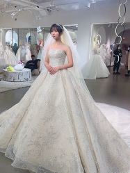 -艾米丽婚纱礼服