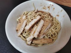 -松树干拌面店