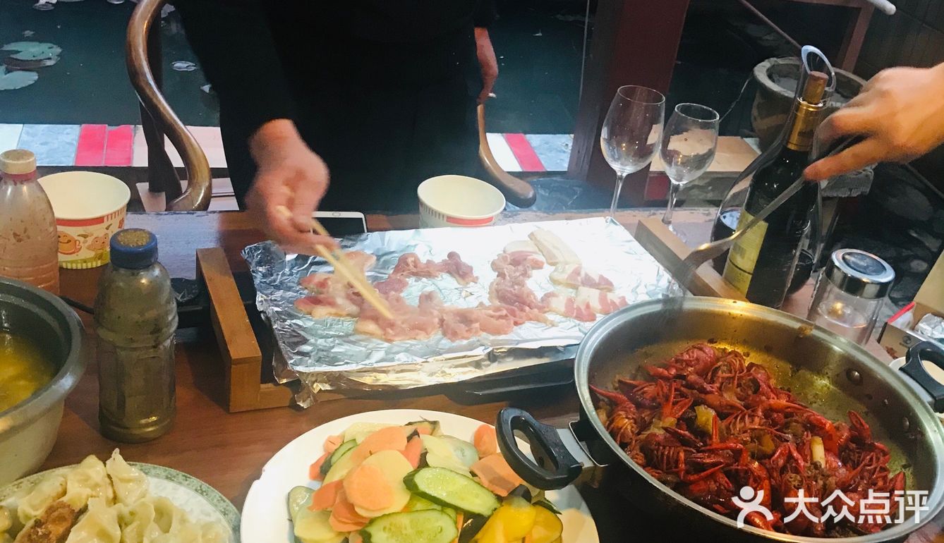 这是我这两个月第一次吃新鲜的猪肉，之前都是冻的