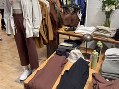 -lululemon(上海浦东IFC店)