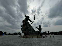 -巴陵广场