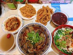 -爆炸头阿姨小四川正宗川味小吃(无任何分店)