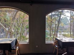 靠窗位-穹六人间 people 6(岳阳路店)