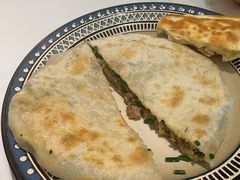 羊肉沙葱馅饼-格日勒阿妈蒙古厨房(新华广场店)