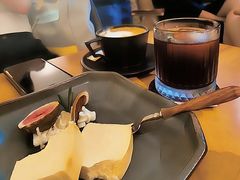 -彳亍咖啡·这里(水湾路店)