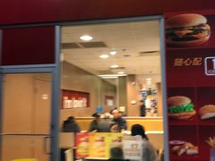 门面-麦当劳(轻轨曹杨路店)