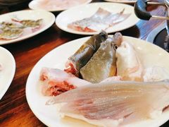 脆肉鲩鱼头-正能量脆肉鲩火锅