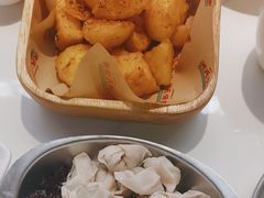 -洪氏嗨捞·广东猪肚鸡·椰子鸡火锅(西咸万象城店)