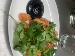 椒盐墨鱼配藏红花墨鱼汁蒜茸酱-Ocean's Table 欧舍