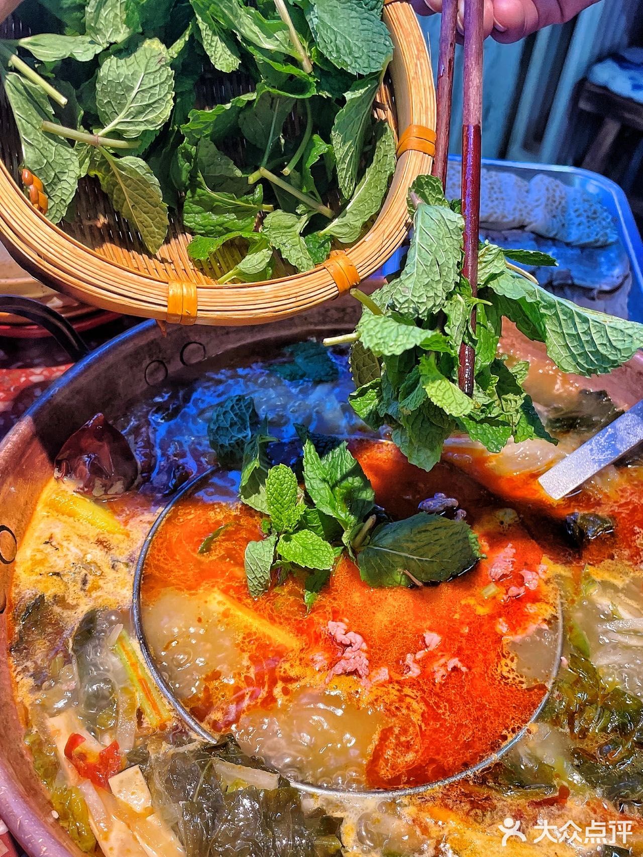 在北京吃云南酸菜火锅我只吃洱火