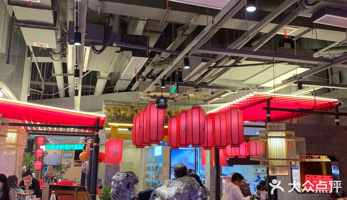 锅底点了鸳鸯锅底牛油锅，虽然点了微辣