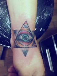 -Black Tattoo Studio